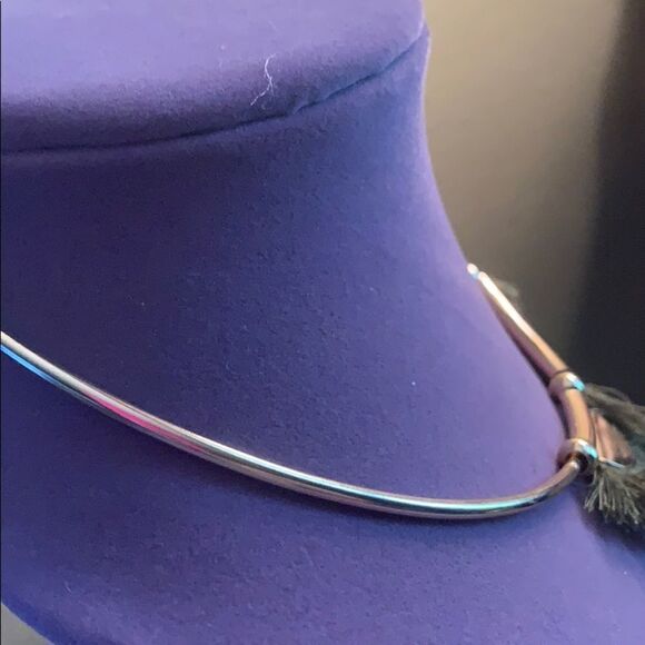 Green fringe necklace and earring set - Picture 5 of 7